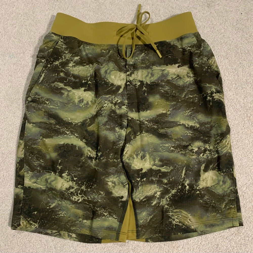 Mens lululemon T.H.E. Linerless shorts. 9 inch